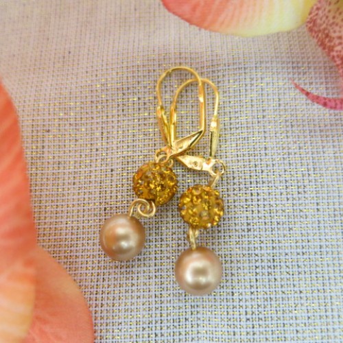 Eleganti auskari "Gold Pearl" rotāti ar zeltainam Swarovski pērlēm un kristālu mirdzošajām pērlēm, 24 karātu zelta pārklājums